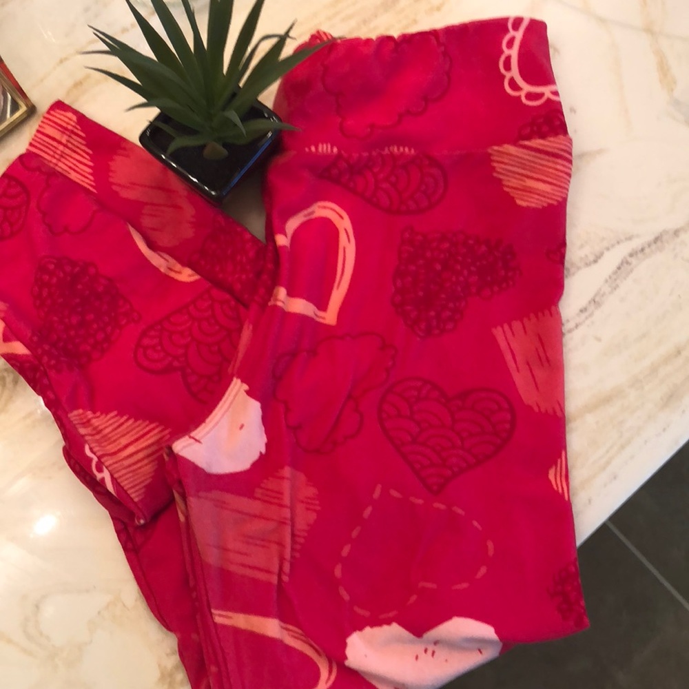 ✨Lularoe Valentines OS leggings✨